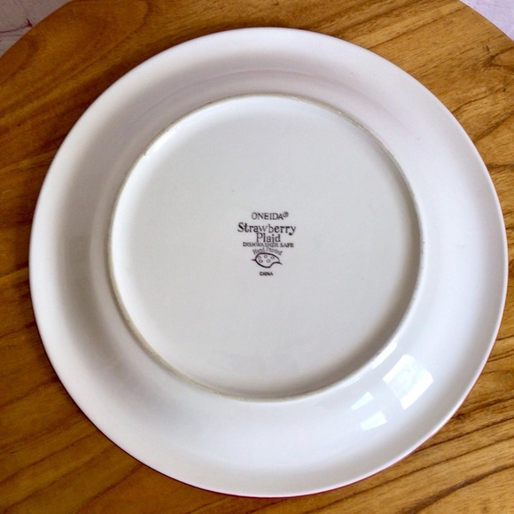 Vintage Oneida Strawberry Plaid Dinner Plates - Set of 2 - Picture 5 of 9